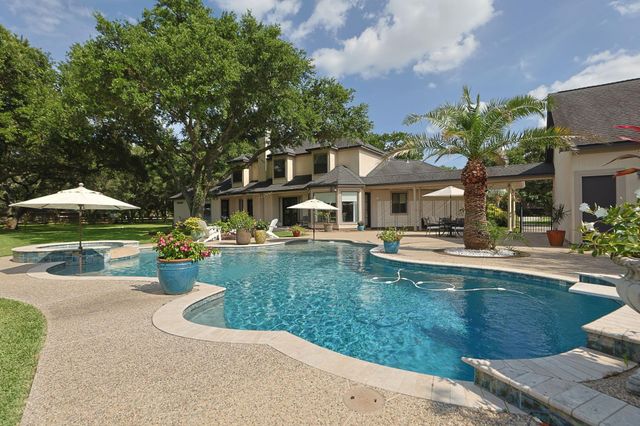 17514 Queenslake Drive, Cypress, TX 77429
