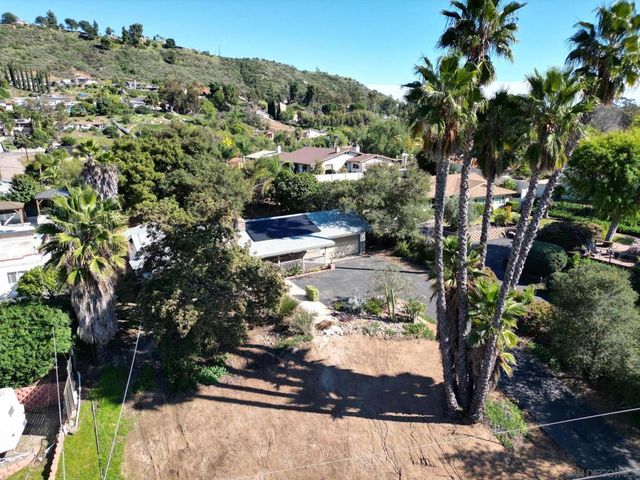 26327 N Broadway, Escondido, CA 92026