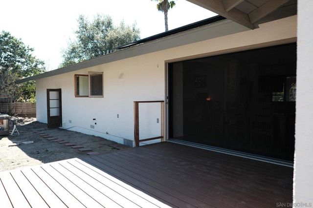 26327 N Broadway, Escondido, CA 92026