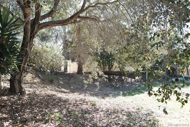 26327 N Broadway, Escondido, CA 92026