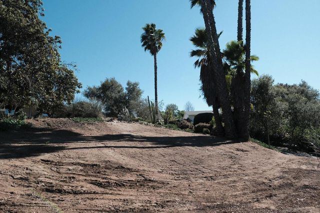 26327 N Broadway, Escondido, CA 92026