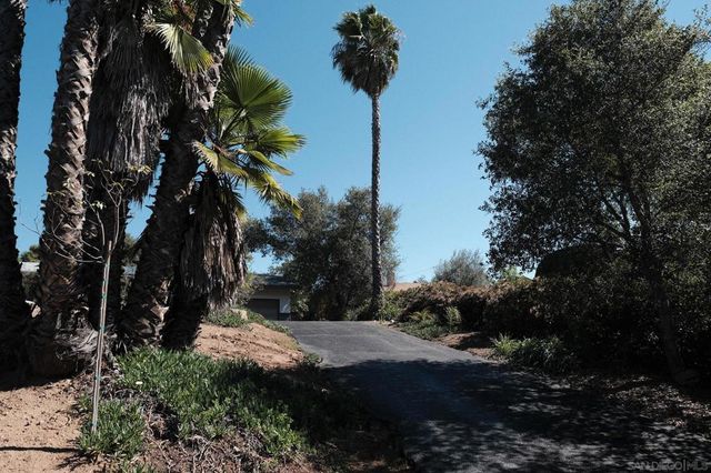 26327 N Broadway, Escondido, CA 92026