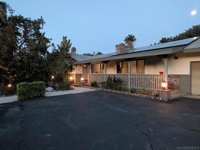 26327 N Broadway, Escondido, CA 92026