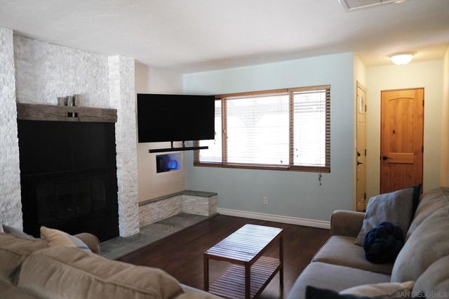 26327 N Broadway, Escondido, CA 92026