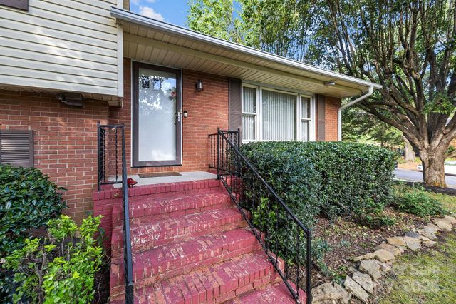 7300 Starvalley Drive, Charlotte, NC 28210
