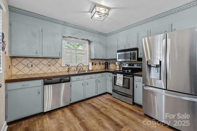 7300 Starvalley Drive, Charlotte, NC 28210