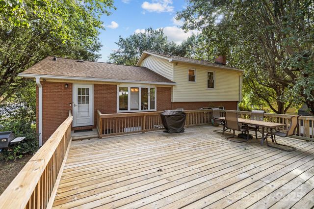 7300 Starvalley Drive, Charlotte, NC 28210