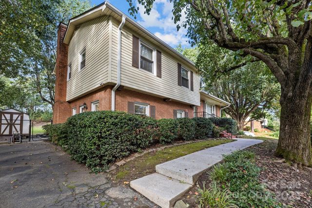7300 Starvalley Drive, Charlotte, NC 28210