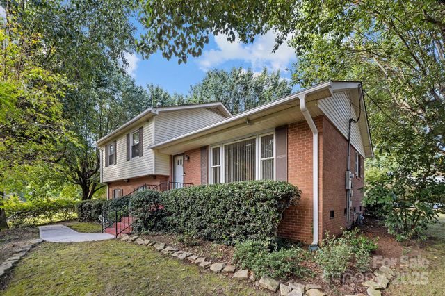 7300 Starvalley Drive, Charlotte, NC 28210