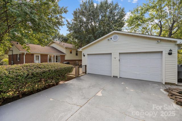 7300 Starvalley Drive, Charlotte, NC 28210