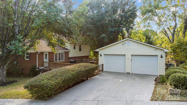 7300 Starvalley Drive, Charlotte, NC 28210