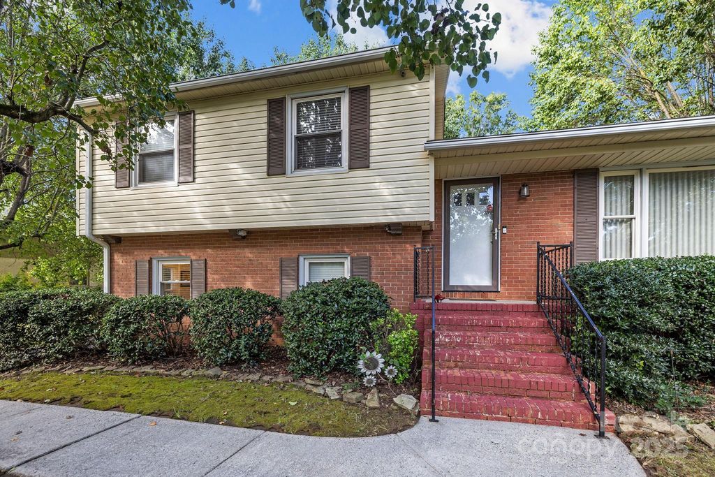 7300 Starvalley Drive, Charlotte, NC 28210