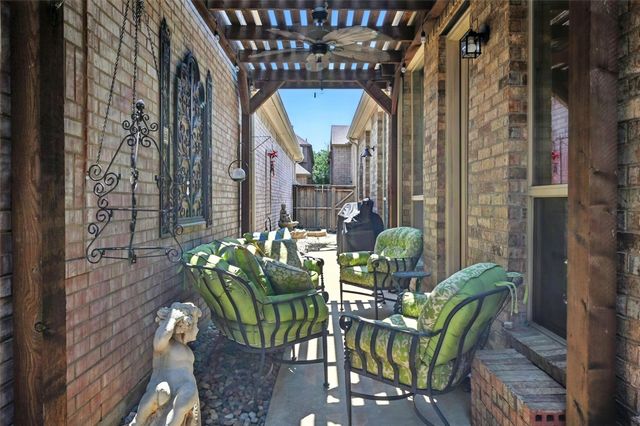 218 Wallington Way, Lewisville, TX 75067