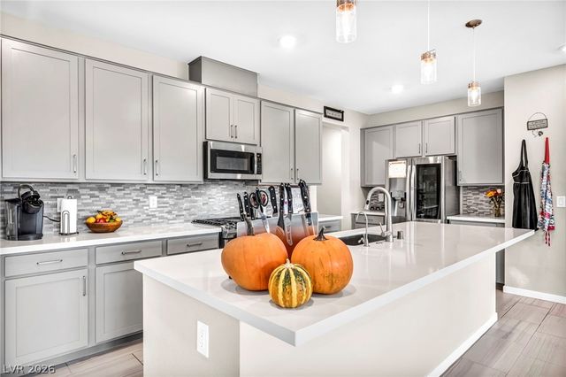 6618 North Palmer Estates Street, North Las Vegas, NV 89086