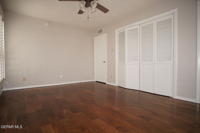 4433 N Stanton Street 212, El Paso, TX 79902