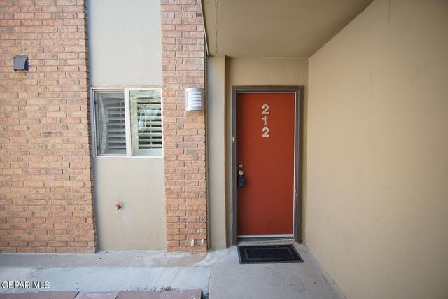 4433 N Stanton Street 212, El Paso, TX 79902