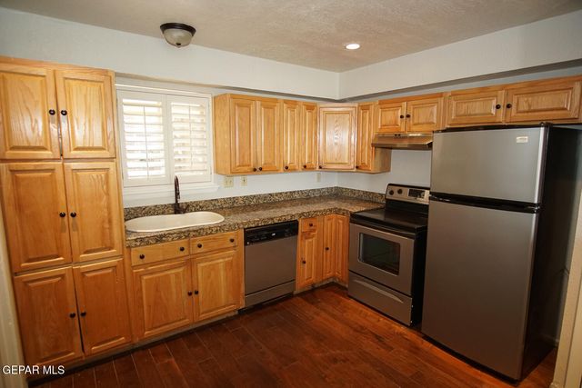 4433 N Stanton Street 212, El Paso, TX 79902