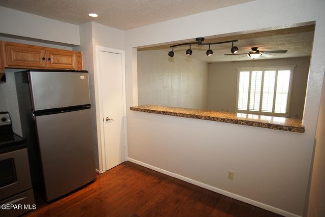 4433 N Stanton Street 212, El Paso, TX 79902