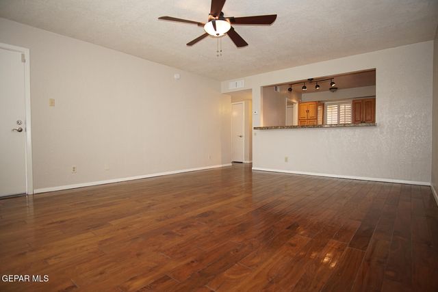 4433 N Stanton Street 212, El Paso, TX 79902