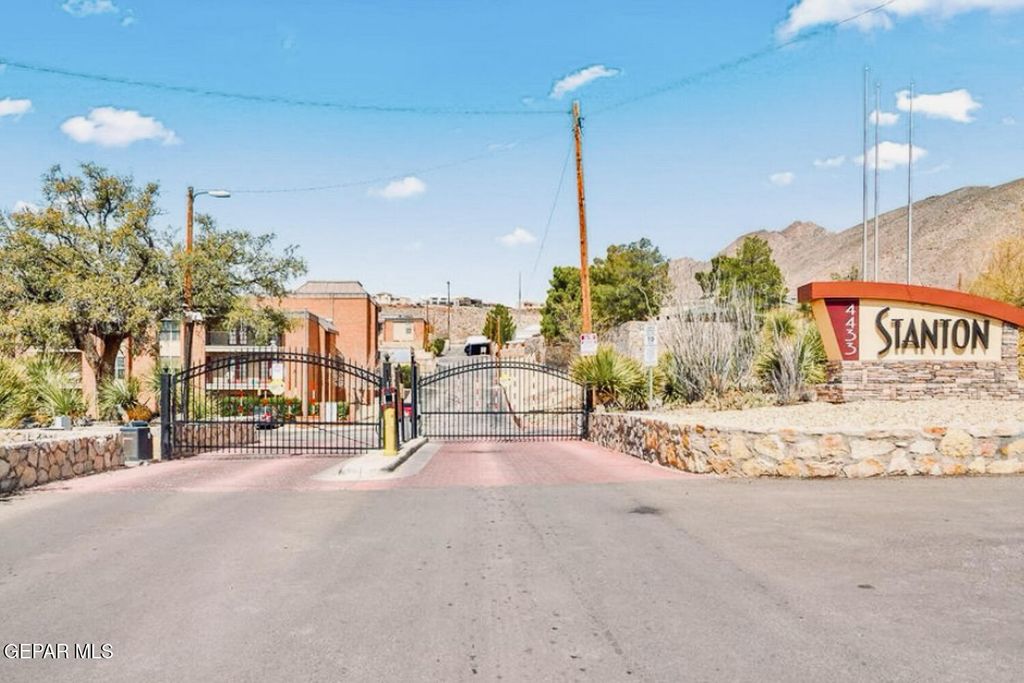 4433 N Stanton Street 212, El Paso, TX 79902