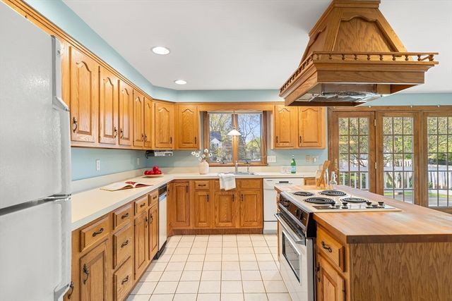 14 Eugene Rd, Burlington, MA 01803
