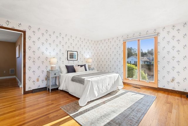 14 Eugene Rd, Burlington, MA 01803