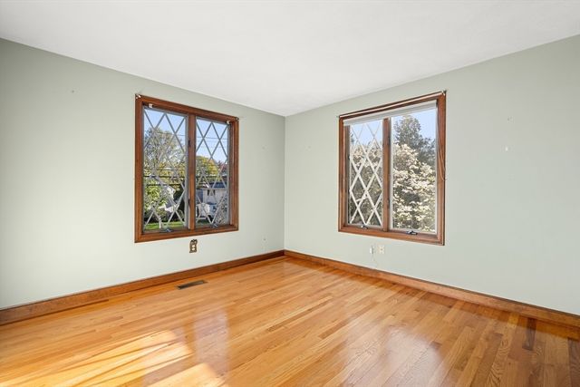 14 Eugene Rd, Burlington, MA 01803
