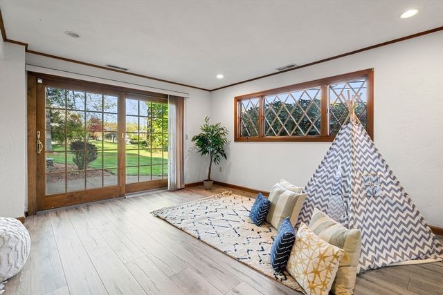 14 Eugene Rd, Burlington, MA 01803