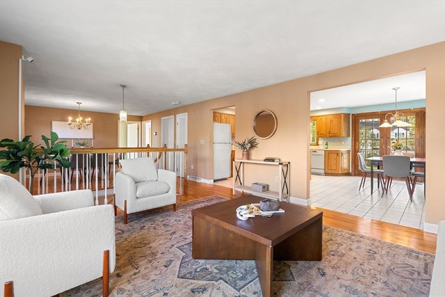 14 Eugene Rd, Burlington, MA 01803
