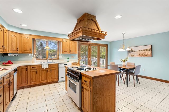 14 Eugene Rd, Burlington, MA 01803