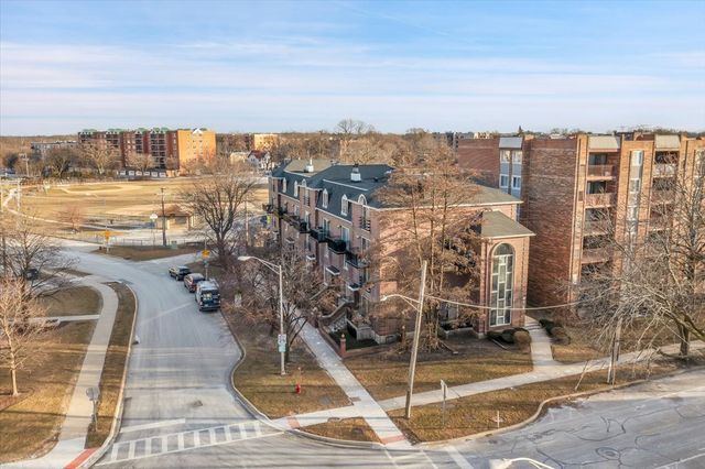 815 PEARSON Street 10, Des Plaines, IL 60016