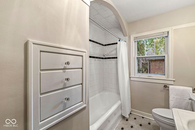 5017 N Pennsylvania Street, Indianapolis, IN 46205