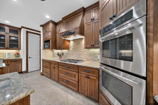 14052 Pine Overlook Dr., Flint, TX 75762