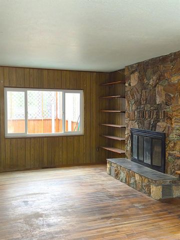 14405 Talking Pines Rd, Grass Valley, CA 95945