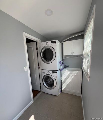 570 S 14th Street, Lindenhurst, NY 11757