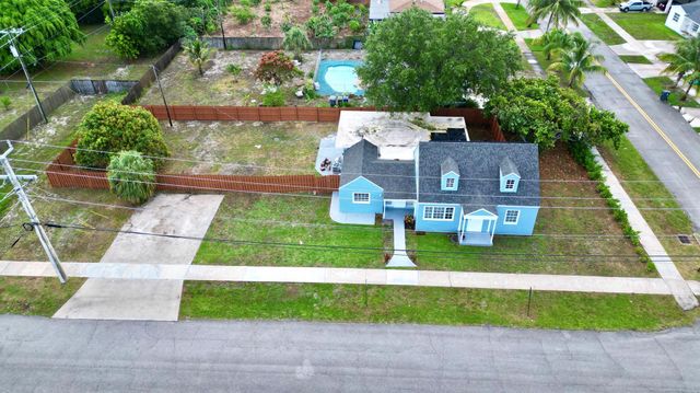 307 4th Street, Lake Park, FL 33403