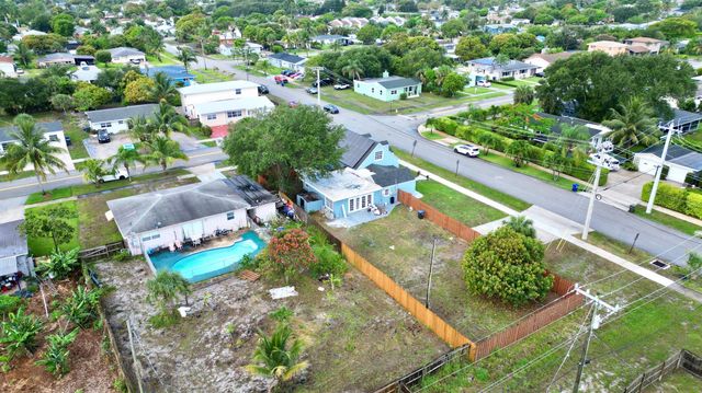 307 4th Street, Lake Park, FL 33403