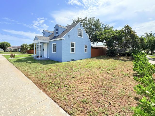 307 4th Street, Lake Park, FL 33403