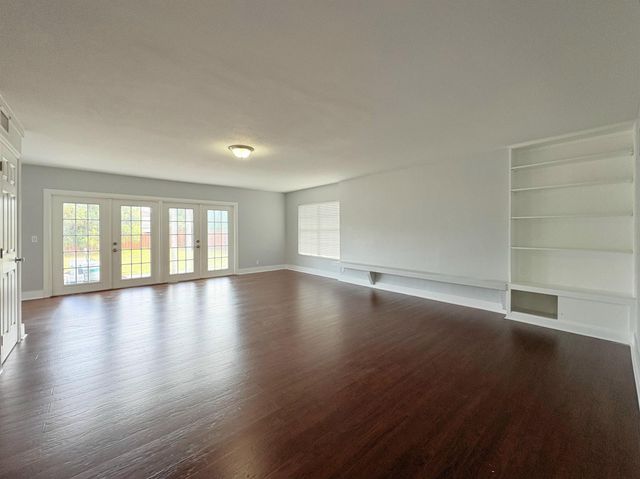 307 4th Street, Lake Park, FL 33403