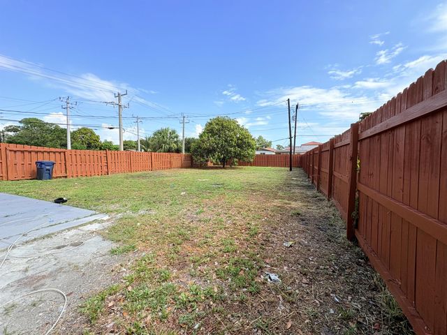 307 4th Street, Lake Park, FL 33403