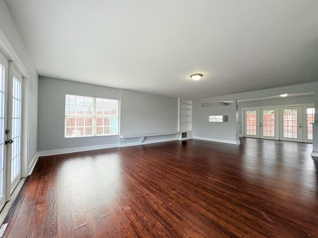 307 4th Street, Lake Park, FL 33403