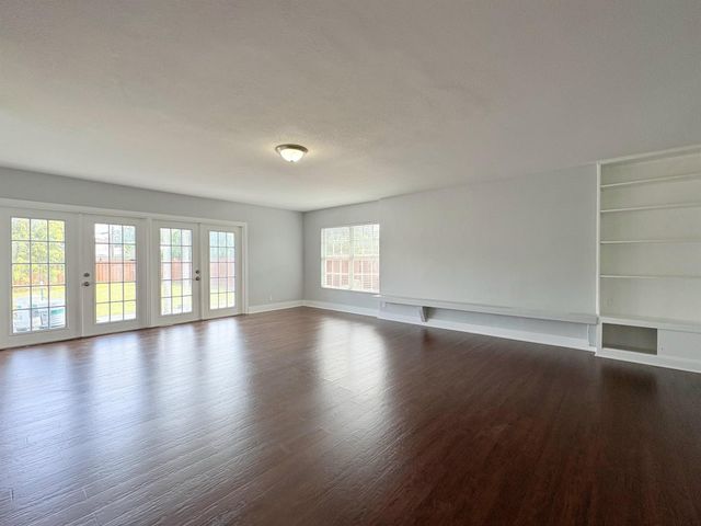 307 4th Street, Lake Park, FL 33403