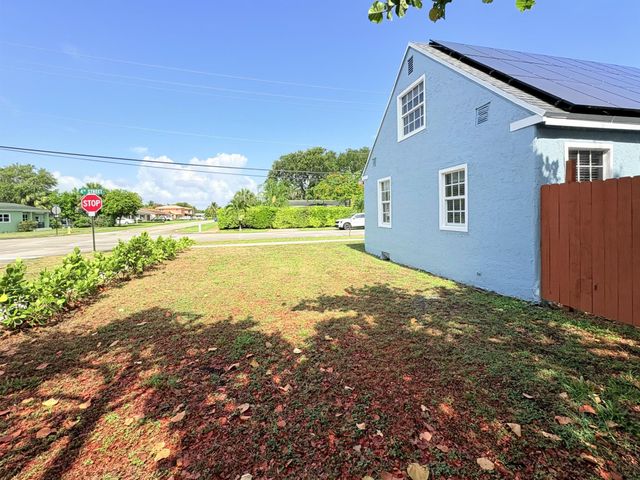 307 4th Street, Lake Park, FL 33403