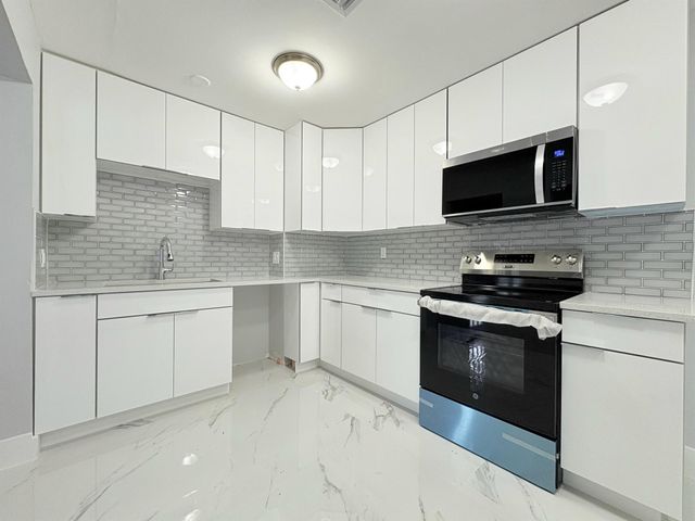 307 4th Street, Lake Park, FL 33403