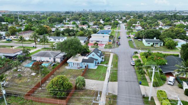 307 4th Street, Lake Park, FL 33403