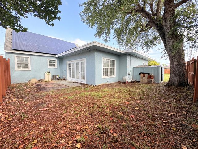 307 4th Street, Lake Park, FL 33403