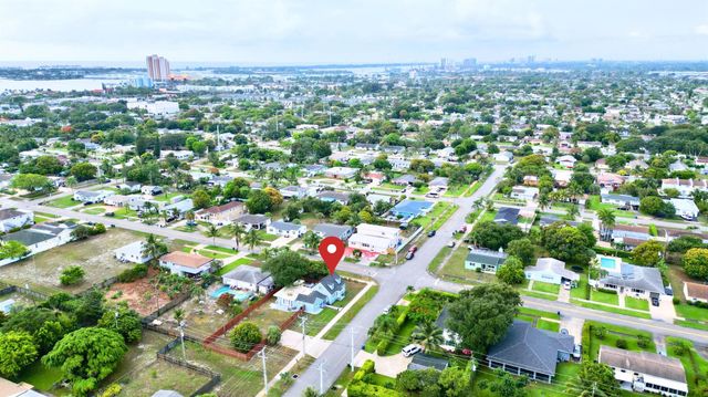 307 4th Street, Lake Park, FL 33403