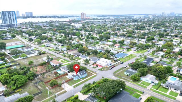 307 4th Street, Lake Park, FL 33403
