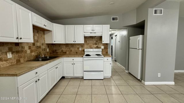 6947 CLOVIS Road, Jacksonville, FL 32205