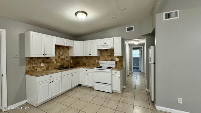 6947 CLOVIS Road, Jacksonville, FL 32205